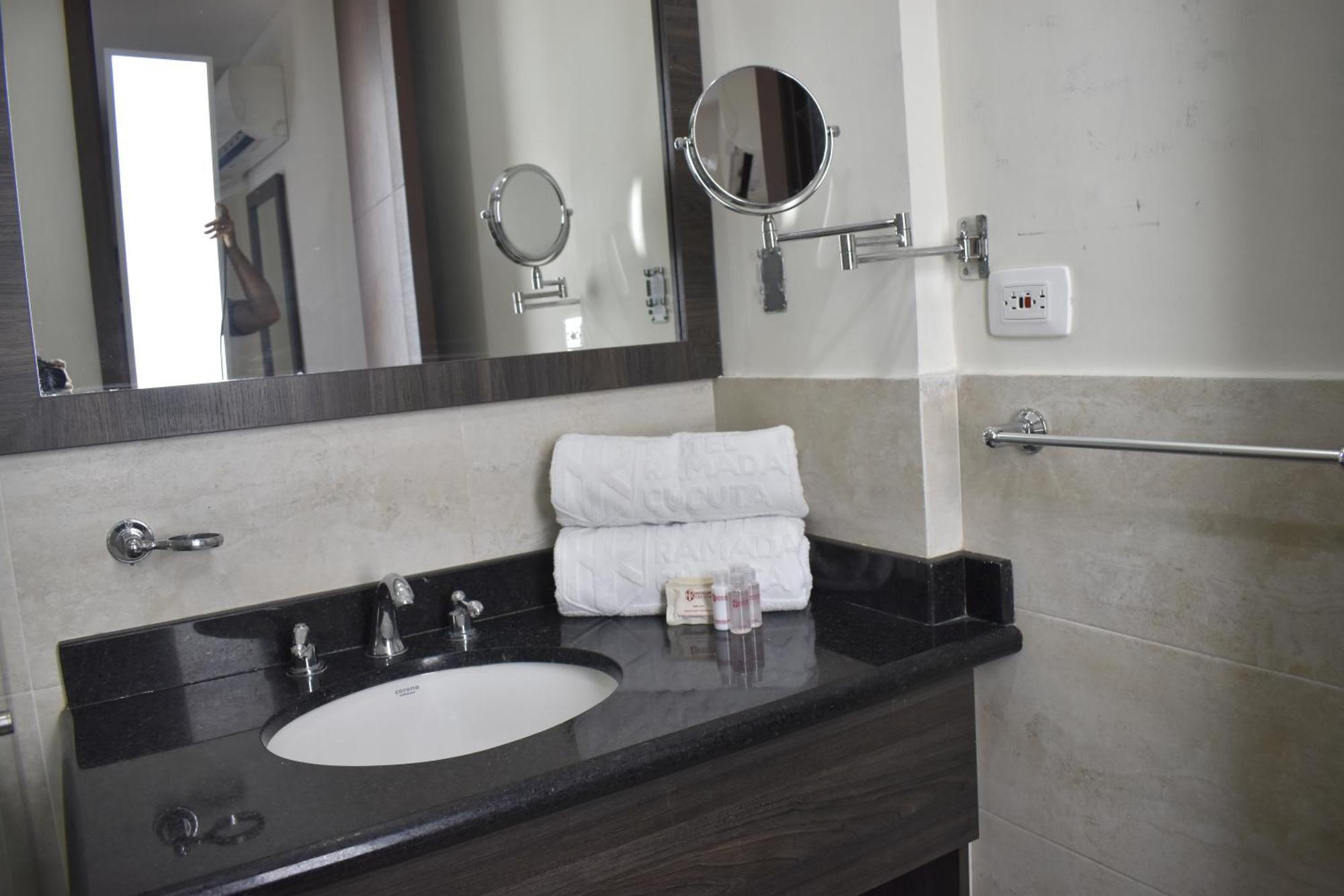 Hotel Hr Amada Cúcuta Extérieur photo